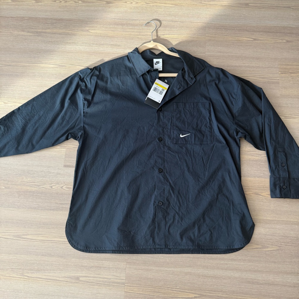 NWT Nike oversize loose fit button down top - size small - Picture 4 of 10